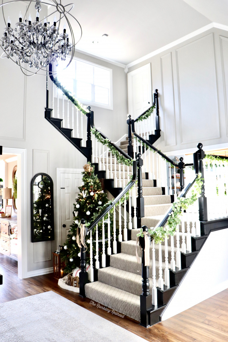 Easy DIY Christmas Garland Tutorial And Entry Ideas! This Ain't Your ...